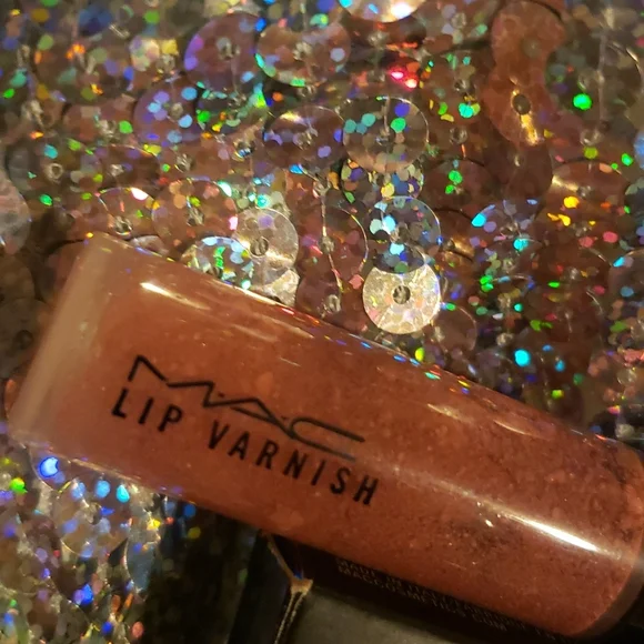 ❇️🧚♀️CUTE YET SEXY MAC Cosmetics VERY RARE Lip Varnish NWT - Picture 3 of 3